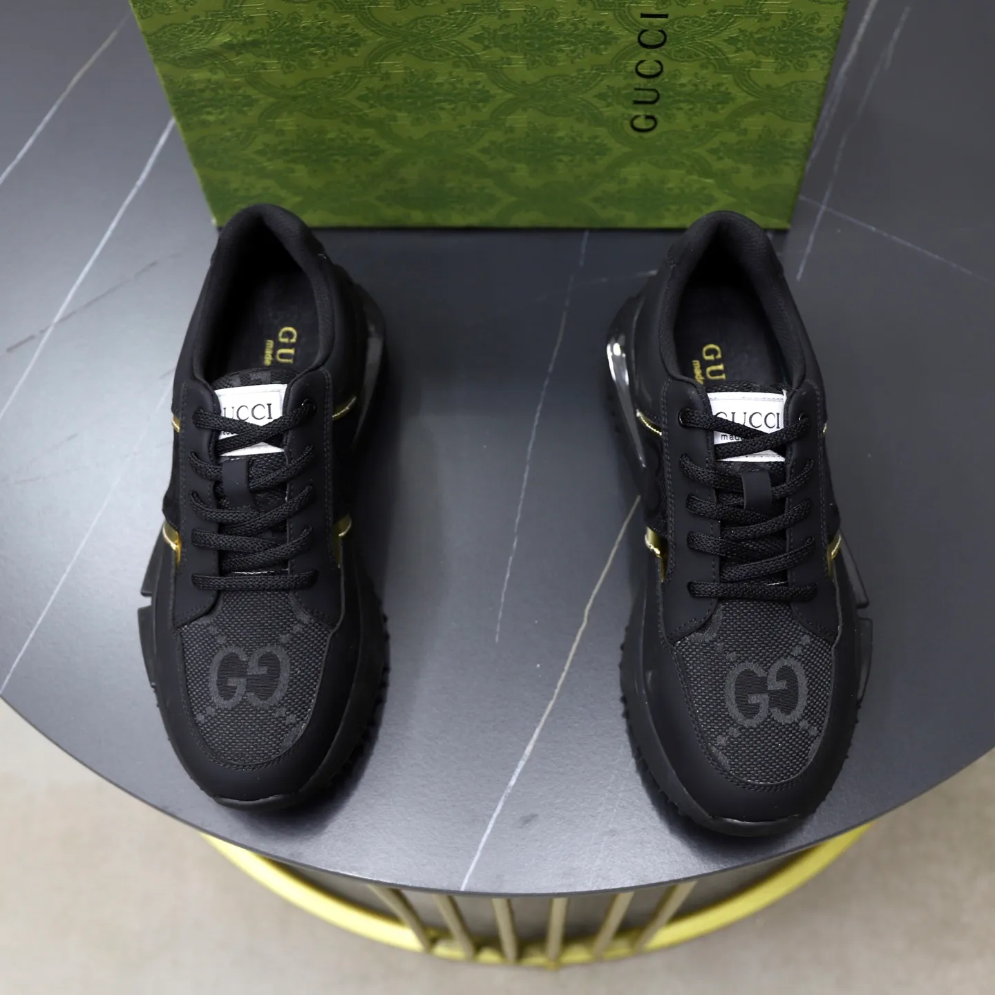 Ex-factory price: 462💰🙅‍♂️🙅‍♂️🙅‍♂️ Brand: GUCCI Standard code: 38-44 (45 customized) Grade: Same as the official website Material: Original material splicing Comfortable and breathable lining Lightweight and wear-resistant sports outsole Style category: Men's fashionable casual shoes Running sneakers Distinguished luxury brand elements Top luxury Color: actual picture color